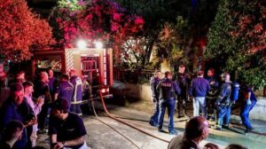 Djali djeg të gjallë nënën dhe xhaxhain në Greqi, më pas hidhet nga ballkoni (Video) img 9546